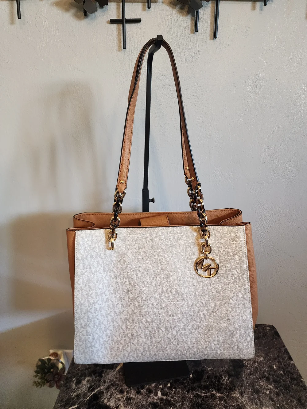 Michael Kors SOFIA Signature Logo Tote in Vanilla/Acorn